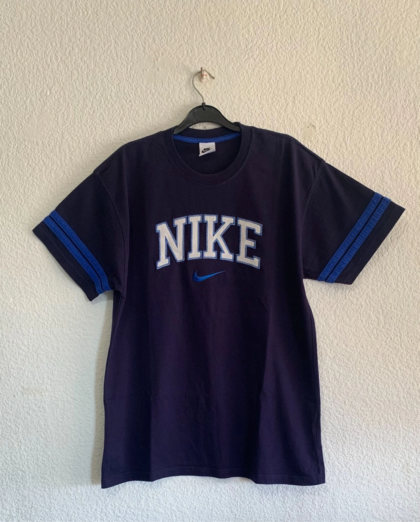 Camiseta vintage de Nike Sportswear en color azul marino